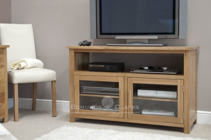 Bury solid oak entertainment unit. chrome handles fitted as standard. oak bar handles available as optional extra. bevelled glass doors with fixed shelf and opening for extra media items