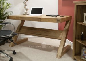 Designer solid oak Z desk with drawer & shelf is from our Bury oak range, has a pull out drawer and long shelf below at the back of desk