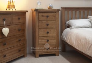 Lavenham solid rustic oak 5 drawer tall wellington chest. rustic tall drawers with rustic black knobs