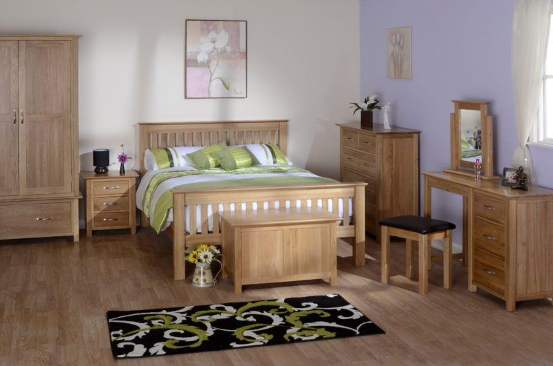 Image of room set Norwich oak bedroom furniture, dressing table, blanket box, double bed, 3 drawer bedside and 1 drawer wardrobe by edmunds & clarke furniture