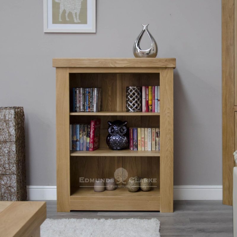Hadleigh solid oak chunky small bookcase