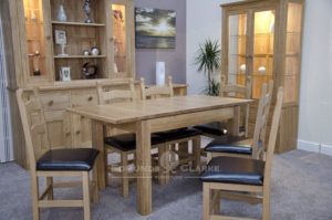 small plain solid oak extending table seats 4 to 6