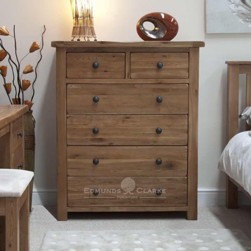 Lavenham solid rustic oak 6 drawer chest. rustic knobs 2 small drawers and 4 long drawers under.