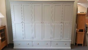 Bespoke 6 door wardrobe. 3 large drawers with premium cup handle and knobs