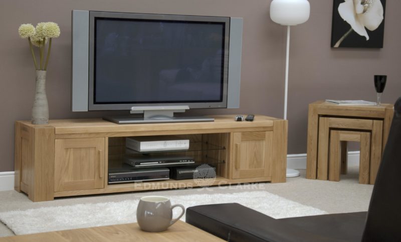 Newmarket long wide plasma tv stand solid oak