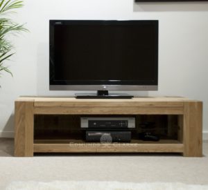 Newmarket chunky solid oak wide plasma television unit one adjustable glass shelf