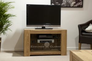 Newmarket solid oak square edge chunky television entertainment stand