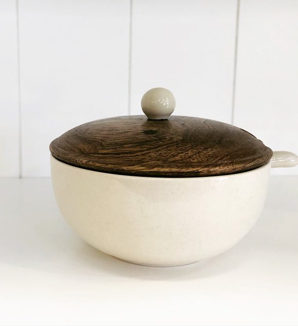 Country Kitchen Smal bowl with wo0d lid and spoon
