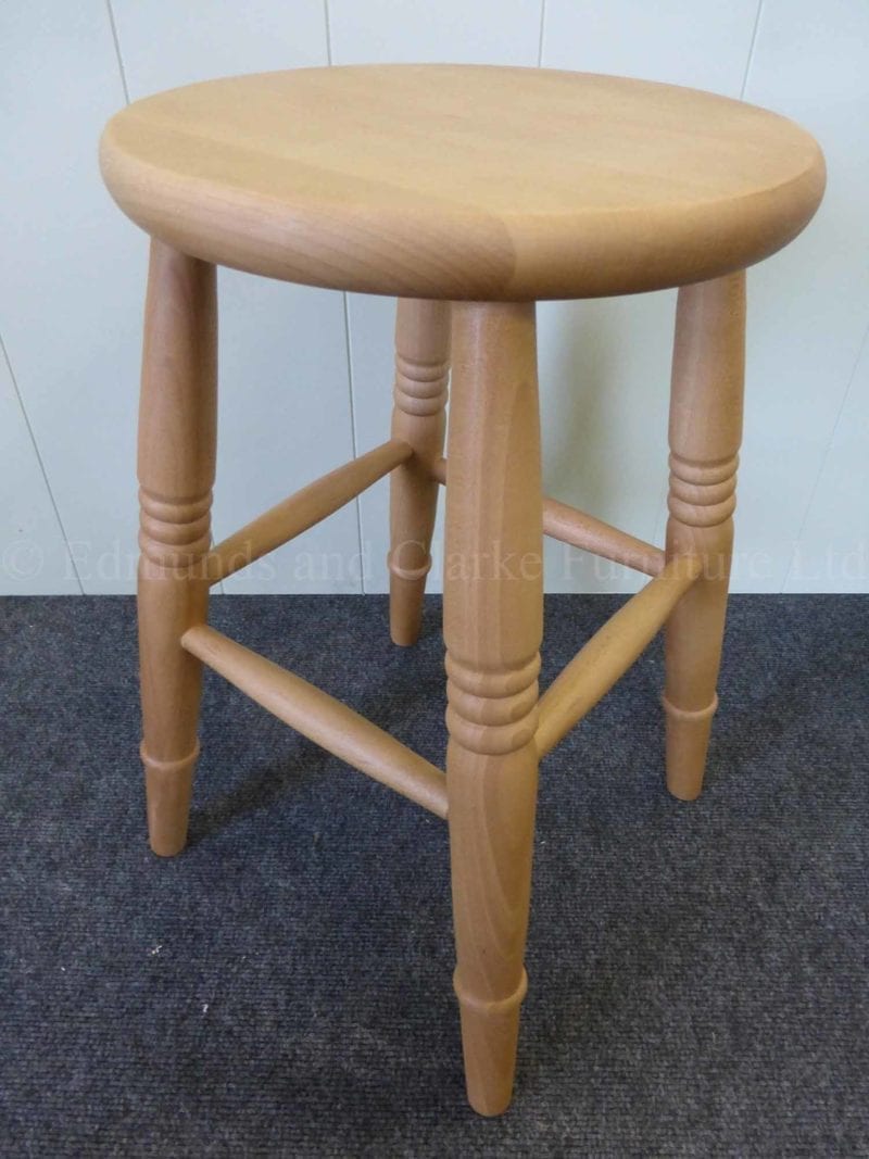 Low farmhouse stool lacquered