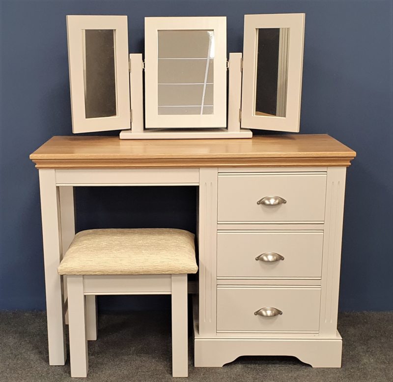 Clarke dressing table with mirror open